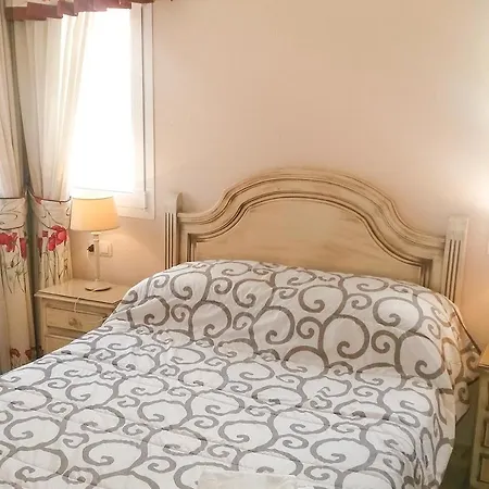Sleeps 6 Air Con Wifi Villa